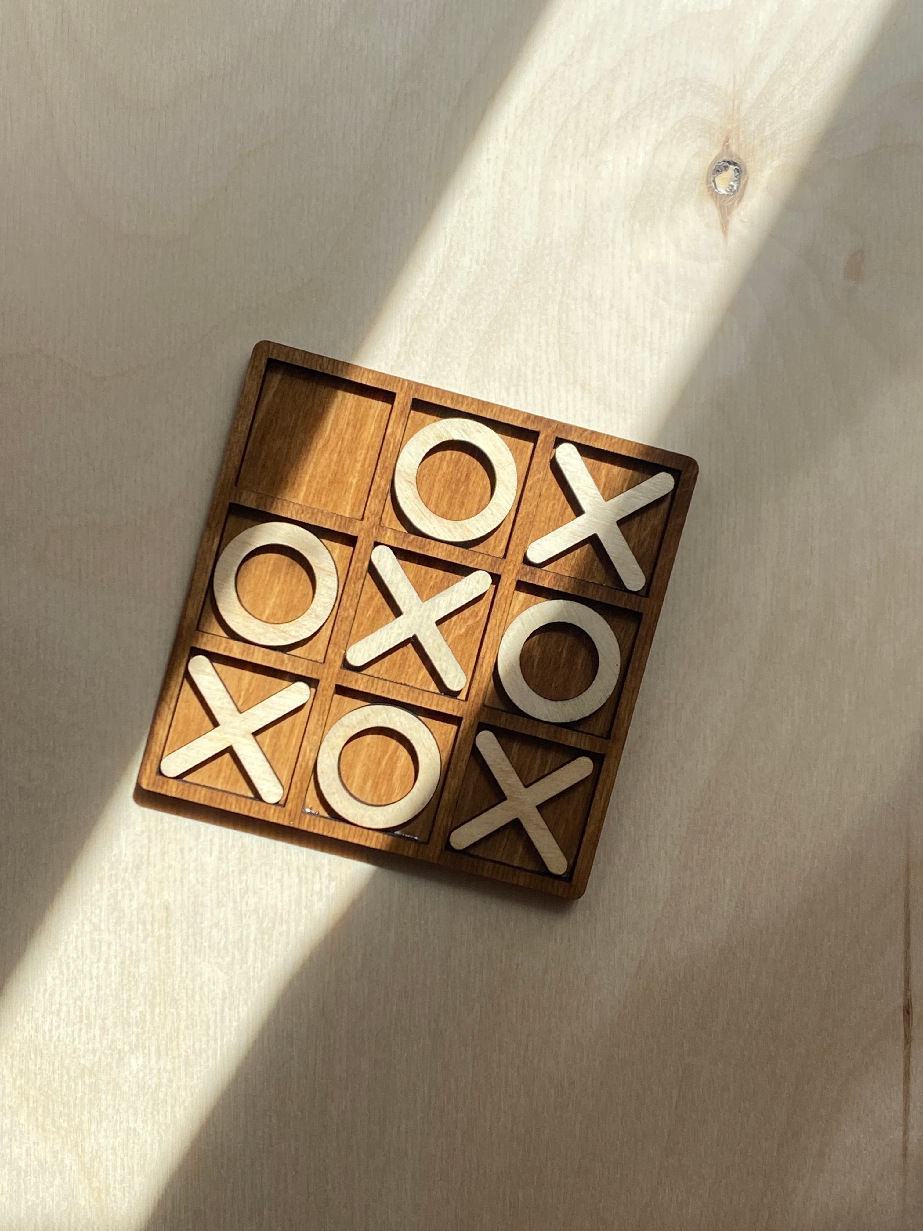 Mini Tris - Mini gioco da tavola in legno personalizzato. Creazione artigianale in legno ArtèCris.